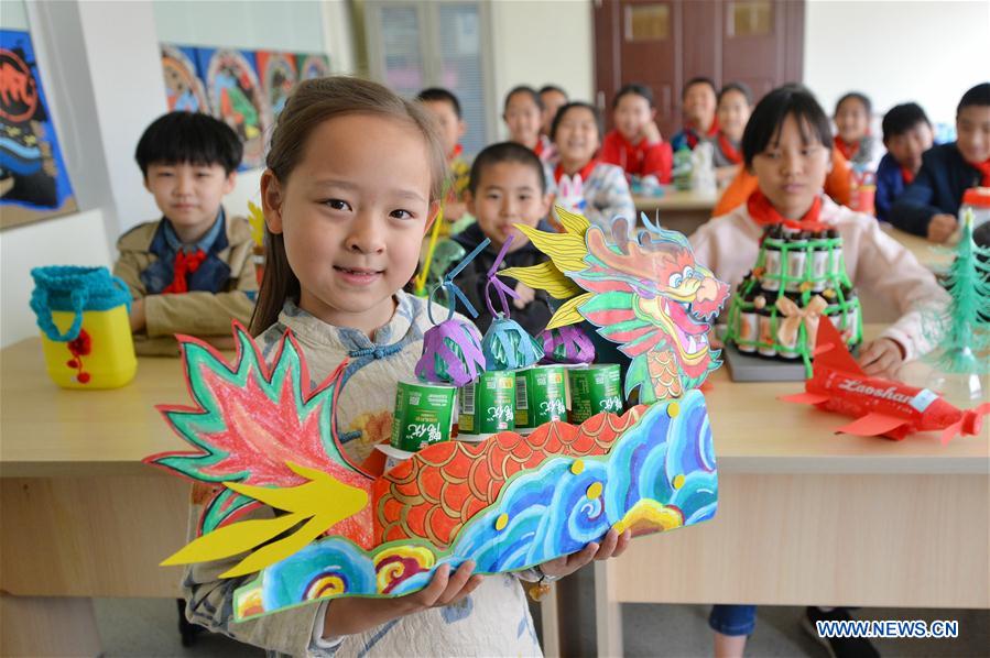 Pupils Greet Upcoming Earth Day Across China